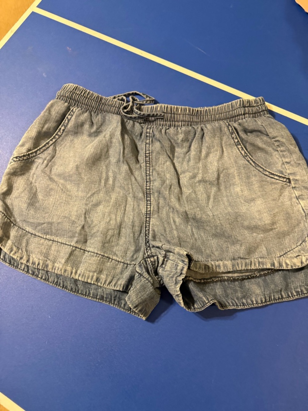 Women’s Lightweight Chambray Elastic Waist Shorts - Blue